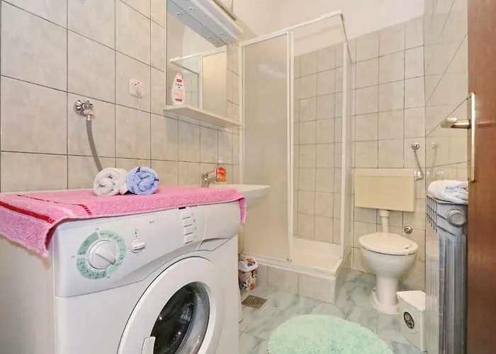 Anna アパート ザダル